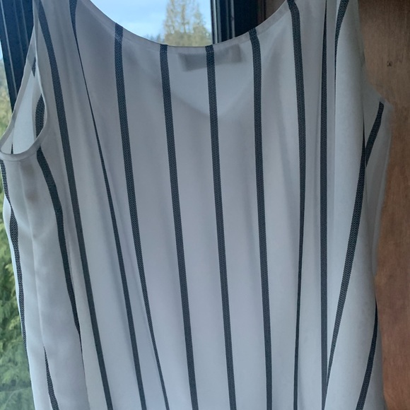 ❤️Host Pick❤️ Babaton cami / white navy stripes - Picture 3 of 9